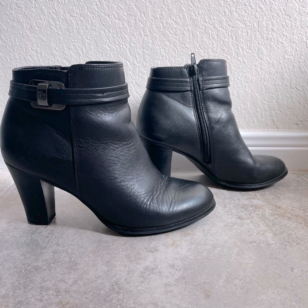SOLD Giani Bernini black leather ankle boots